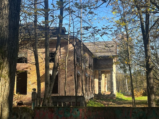 Усадебный ансамбль в Никольском-Урюпино был сооружён при Голицыных, они владели усадьбой с 1774 года вплоть до..