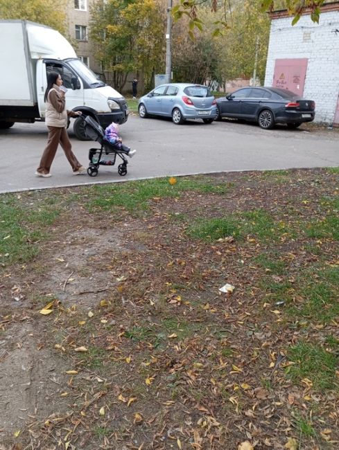 Приехали во двор, наполнили контейнер и уехали. Если кто знает, дайте знать куда отправить..