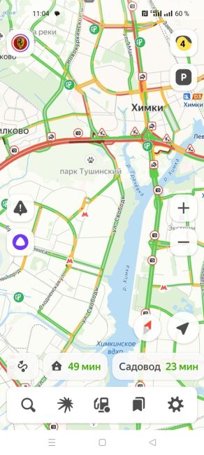 Сегодня утром были настолько суровые пробки, что людям приходилось топать из Химок до метро Планерная..