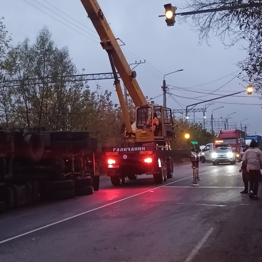 Авария на перекрёстке со стороны ул. Мало-Васильево всё..