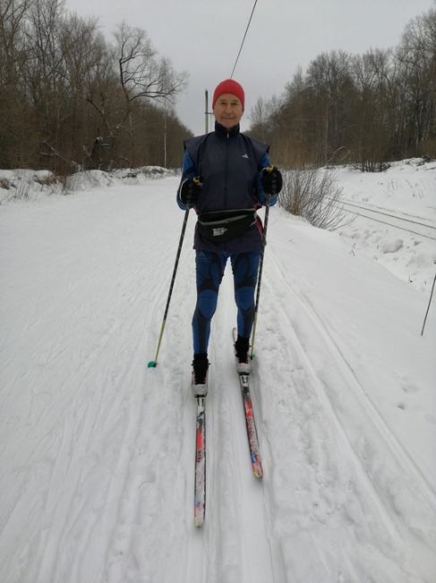 ⛷⛸ «Врачи запретили бегать, тогда я встал на коньки и лыжи». 76-летний коломенец ежедневно доказывает, что..