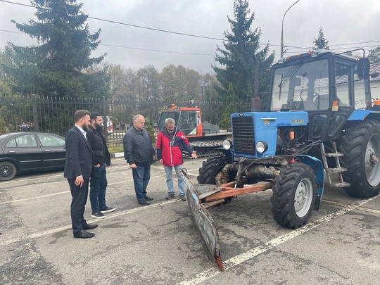 Депутаты Жуковского проверили подготовленность техники СК «Метеор» к зимнему периоду. 
Леонид Тарасов ,..