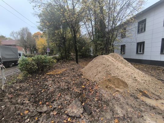 Тротуары на Весенней в этом году превратились в полосу..