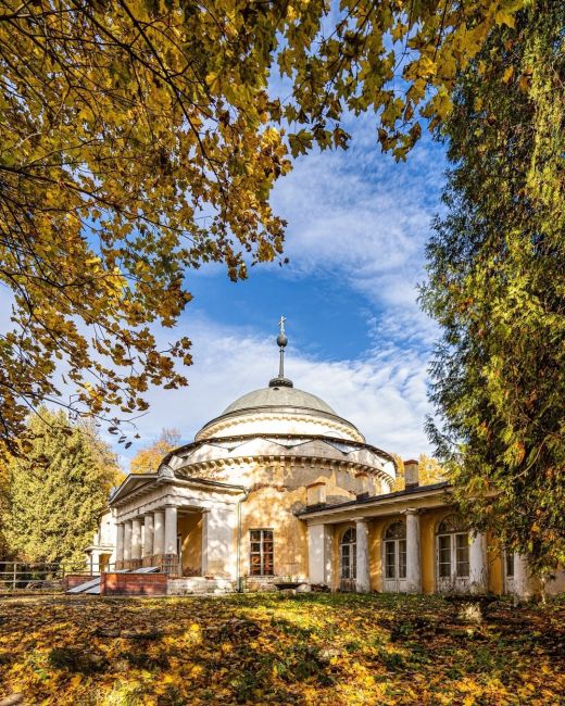 На моих фото осенняя усадьба Суханово, родовое имение князей..