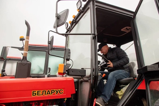 🚜 Автопарк коммунальных служб Подмосковья пополнился новой техникой: в регион поступило 53 трактора, как..