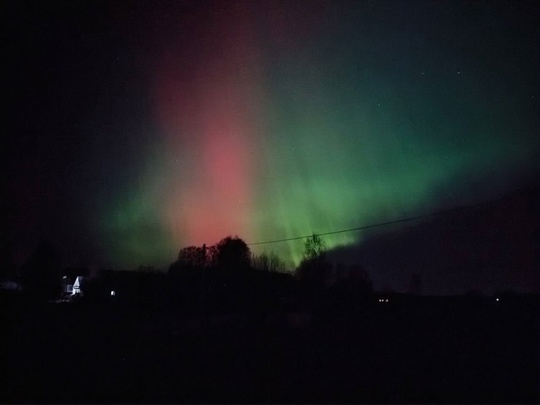 🌌 Северное сияние сегодня наблюдают в Подмосковье и других регионах 
В Балашихе кто-то..