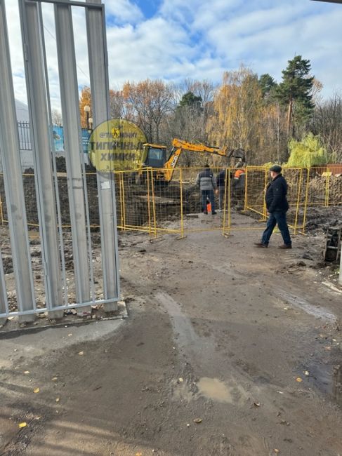 ❗️Со стороны ул.Юннатов и Кудрявцева вход в парк Толстого полностью перегорожен и перекопан  Теперь только..