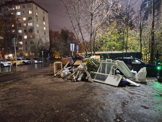 Добрый вечер,когда прекратится это безобразие! Не возможно заехать на стоянку напротив стадиона между д.7 и..