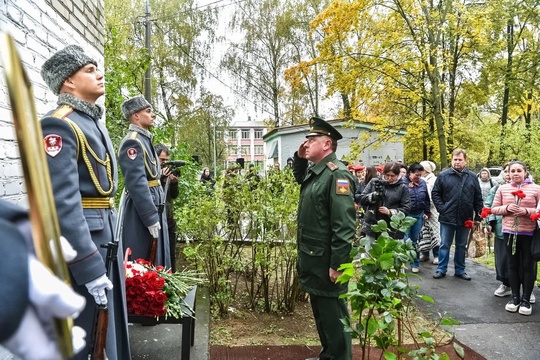 ЧТОБЫ ПОМНИЛИ 🙏
Мемориальную доску участнику СВO Николаю Андрееву открыли в Балашихе. Ее установили на..