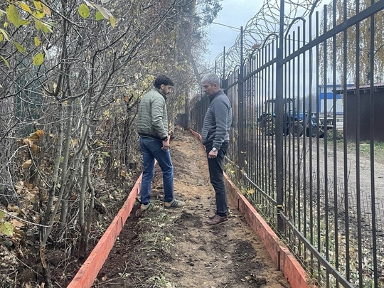 В Сергиевом Посаде приступили к работам по строительству тротуара, о котором просили жители. Люди..