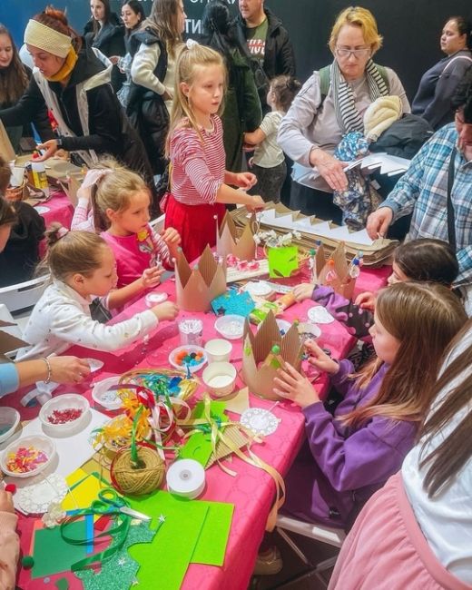 Возле Можайского шоссе в Юдино открылся ТЦ «ОдиПарк» 🎊  В холле проходят развлекательные мероприятия и..