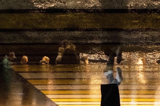 Осенний вечер на Привокзальной площади ☔️  📷 - Дмитрий..