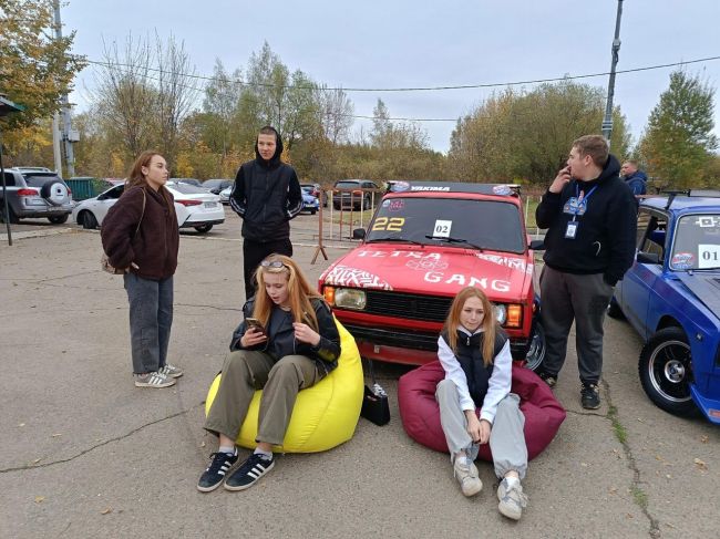 😎 В Электроуглях прошел фестиваль «Тазофест». 
Это фестиваль для любителей тазов, т.е. отечественного..