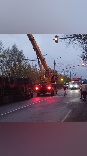 Авария на перекрёстке со стороны ул. Мало-Васильево всё..