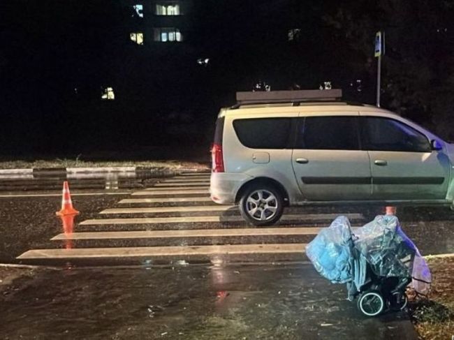 В Подмосковье водитель сбил женщину с коляской на пешеходном переходе  В Орехово-Зуево водитель легкового..