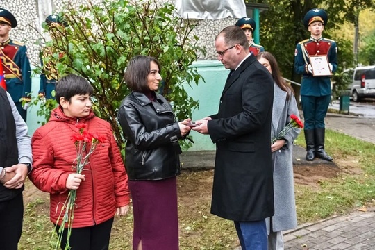 ЕЩЁ ОДИН БАЛАШИХИНЕЦ ПОГИБ В БОЮ 🎖
Мемориальную доску участнику СВО Левону Газарянцу открыли в Балашихе. Её..