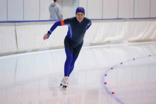 ⛷⛸ «Врачи запретили бегать, тогда я встал на коньки и лыжи». 76-летний коломенец ежедневно доказывает, что..