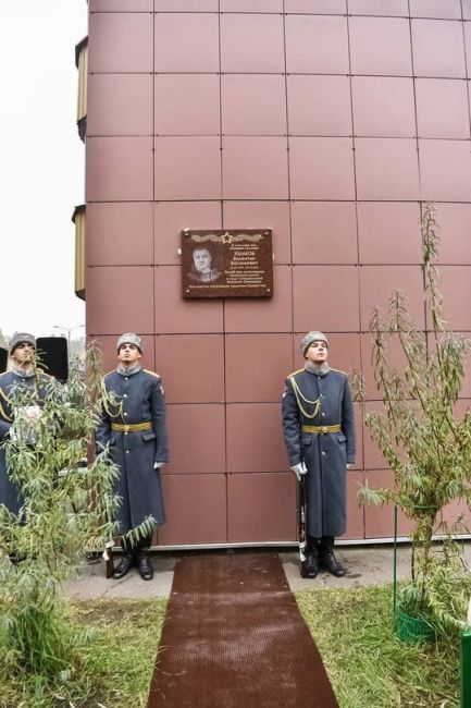 ЧТОБЫ ПОМНИЛИ 🙏
Валентин Ушаков родился в марийском селе Кужмара в апреле 1979 года. Срочную службу проходил..