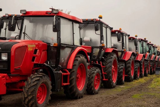 🚜 Автопарк коммунальных служб Подмосковья пополнился новой техникой: в регион поступило 53 трактора, как..