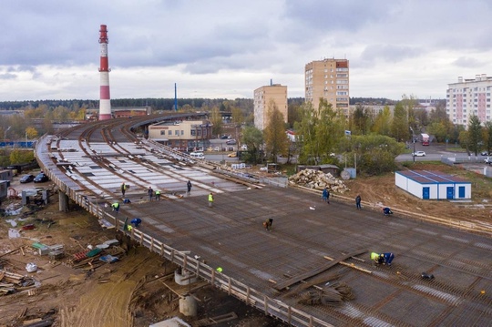 Движение по новому участку ЦКАД в обход Вязем планируют запустить в конце года 🛣️  Сейчас на путепроводе..