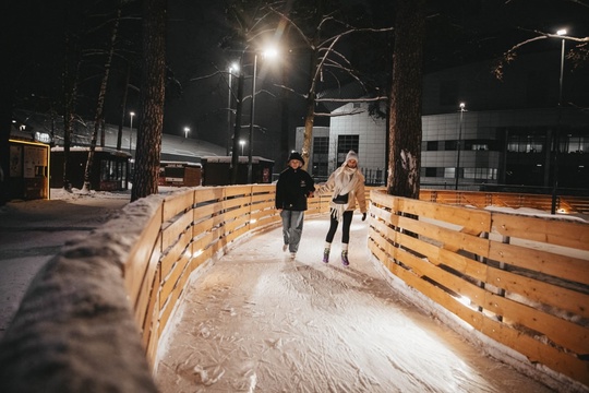 ⛸ В парке «Пехорка» идёт подготовка к открытию катка. Площадь будущего ледового покрытия составит более 700..