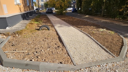 🌳🚜 В Коломне завершается благоустройство дворов и установка детских городков  В городском округе Коломна..