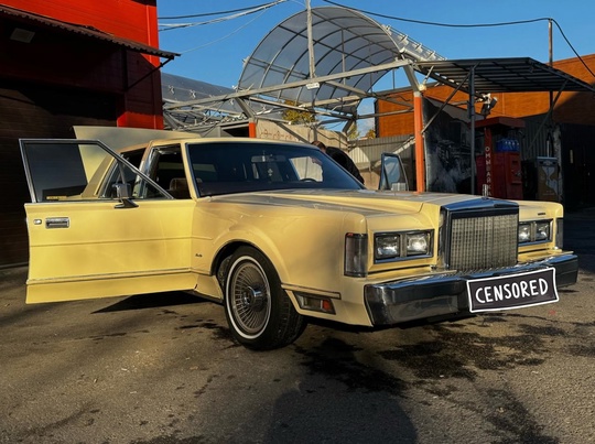 «ТАКАЯ ЕСТЬ ТОЛЬКО У МЕНЯ И МАЙКЛА ДЖЕКСОНА!» 😎
На улицах города был замечен прекрасный представитель..