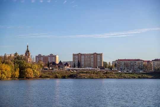 Пахнет осенью. А я люблю российскую осень. Что-то необыкновенно грустное, приветливое и красивое. Взял бы и..