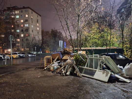 Добрый вечер,когда прекратится это безобразие! Не возможно заехать на стоянку напротив стадиона между д.7 и..