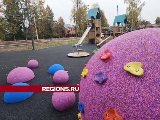 В городе Куровское на улице Первомайской старые бараки портили внешний вид города. Теперь все изменилось: на..