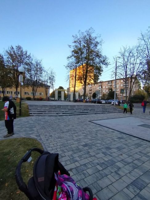 Подскажите пожалуйста, реновацую парка в п. ПИРОГОВСКОМ СДЕЛАЛИ, а на лесенках по всему парку, спуска для..