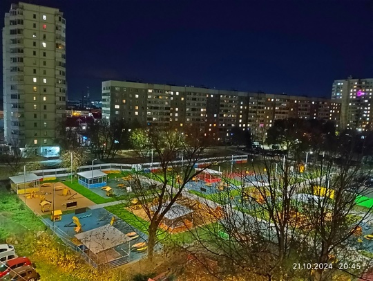 А у нас во дворе... 
Новый детский сад во всей вечерней красе. 
Подольский городской округ, Центральный..