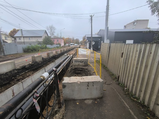 Тротуары на Весенней в этом году превратились в полосу..