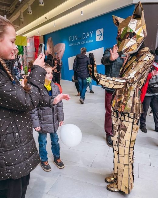 Возле Можайского шоссе в Юдино открылся ТЦ «ОдиПарк» 🎊  В холле проходят развлекательные мероприятия и..