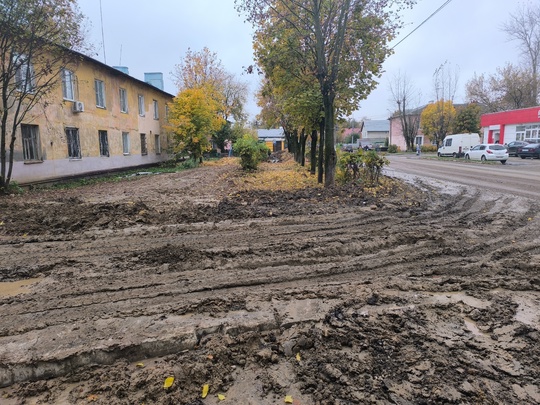 Тротуары на Весенней в этом году превратились в полосу..