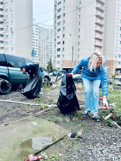 Сегодня сотрудниками территориального отдела Видное «6 микрорайон» совместно с МБУ «ДорСервис», МБУ..