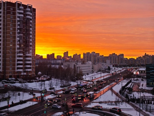 Завораживающий рассвет в Химках сегодня..