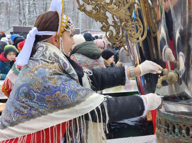 🔥 Сегодня в Центральном парке можно было попить чай из самого большого самовара, попробовать плов, бастурму..