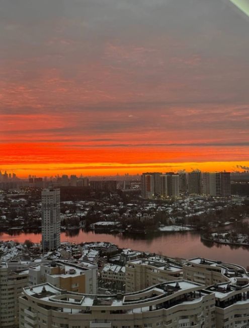 Сегодняшний рассвет🌅
Ретроградный Меркурий принес, не иначе...