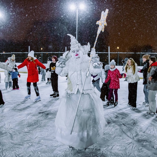 Зимний сезон откроют на Лазутинке 1 декабря 0+🎄  В этот день всех гостей парка ждет волшебный праздник с..