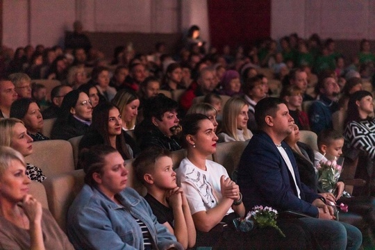 В КДЦ «Дулёвский» прошёл праздничный концерт, посвящённый Дню Матери, и это было настоящее волшебство!  На..