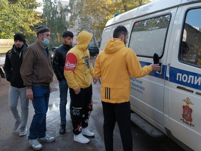 ⚡️В Красногорске на продовольственном рынке были выявлены нелегальные мигранты.  Сотрудники Министерства..