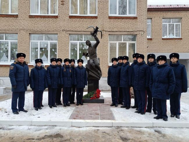 🙏 В Богородском округе почтили память Жени Табакова - самого юного кавалера ордена Мужества.  В 2008 году..