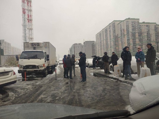 Самозахват парковки в Путилково🅿️  По словам жителей улицы Вольная, они самостоятельно установили..