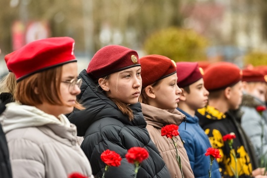 ЕЩЁ ОДИН БАЛАШИХИНЕЦ ПОГИБ В БОЮ 🎖
Мемориальную доску участнику СВО Андрею Мирзояну открыли в Балашихе. Ее..