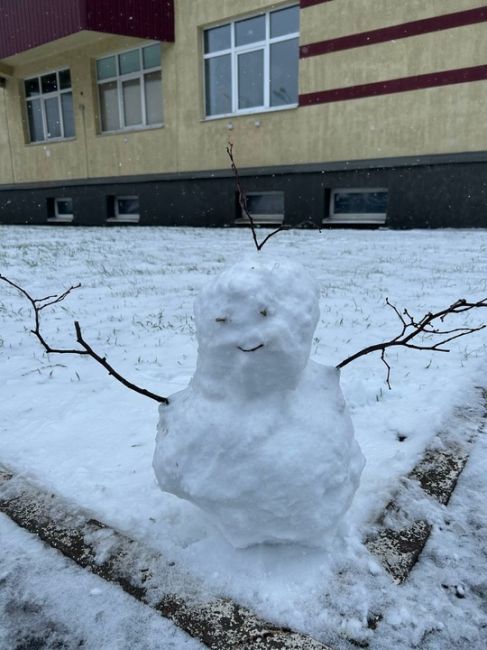 Сезон снеговиков из первого снега в Балашихе объявляется открытым!..