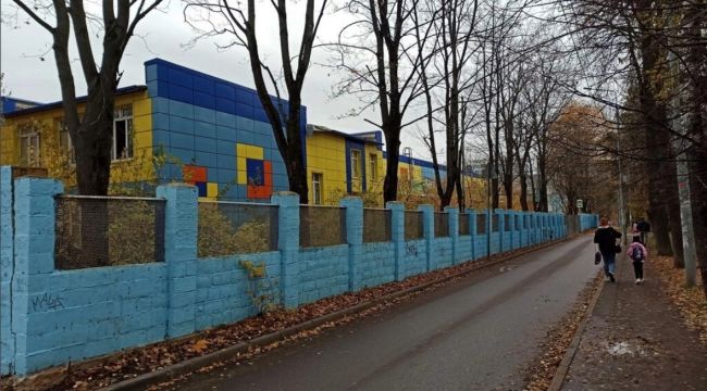 Уже не один год детский сад стоит в заброшенном виде. 
Администрация, может пора предпринять..