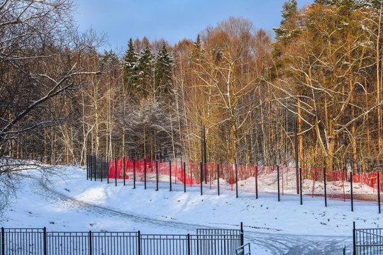 Лыжную трассу в Лобаново начали покрывать искусственным снегом ❄️  На стадионе Анфисы Резцовой площадку..