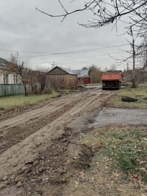 В городищах на улице водопроводной приступили к ремонту дороги. Видимо по какой-то новой технологии... С..