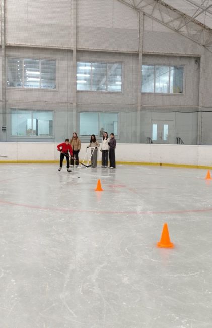 ⛸ Всем классом на каток! ⛸  Теперь не нужно ждать снега и заморозков, чтобы вместе с одноклассниками..